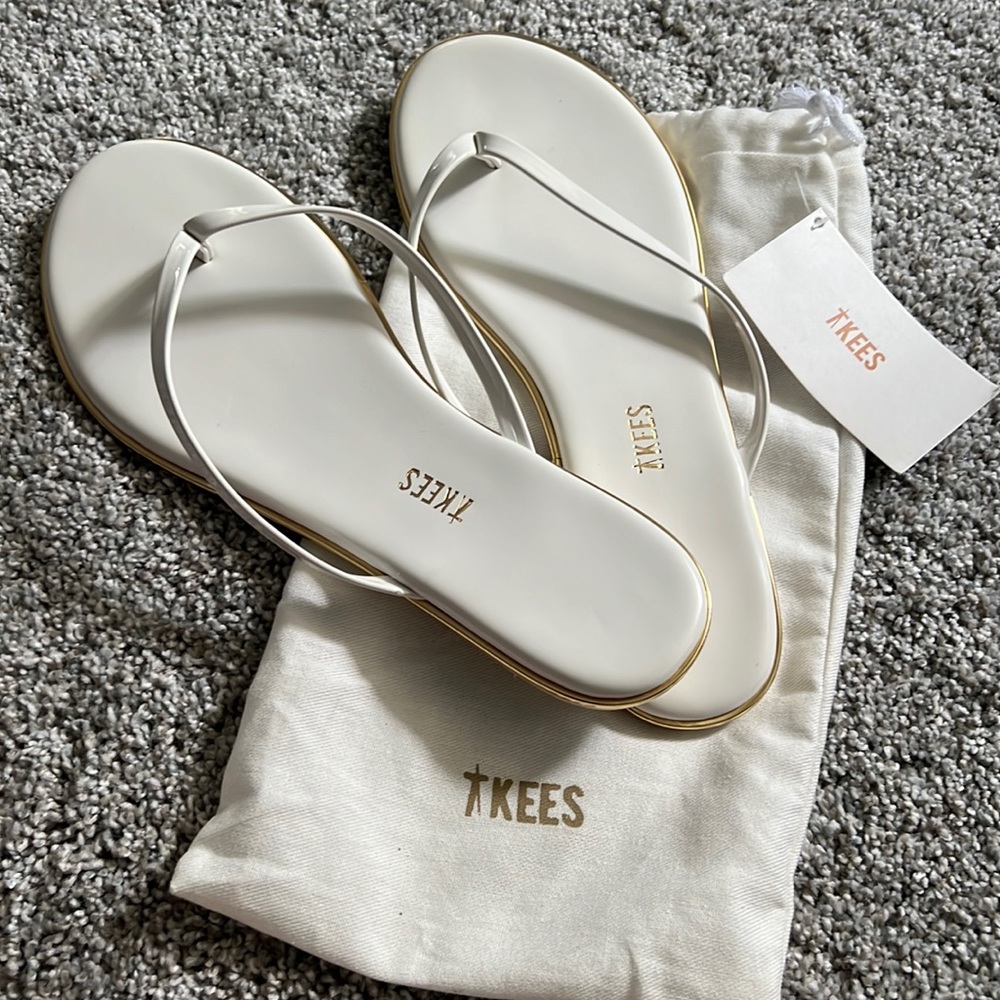 NWT Slim Strap Flip Flops